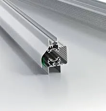 Ventilatierooster op glas